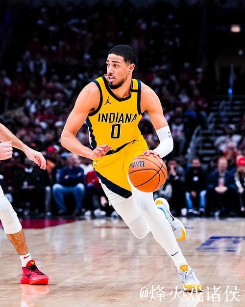 史密斯末节爆发:8分两记三分赢得赞誉 史密斯末节爆发:8分两记三分赢得赞誉