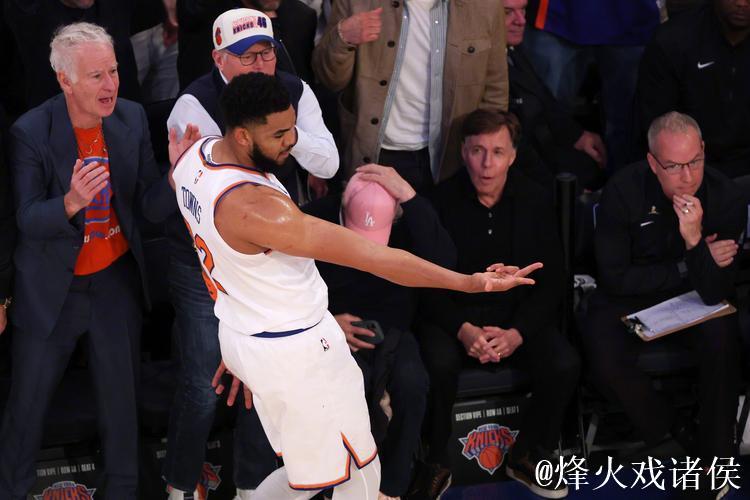 唐斯轰32分尼克斯大胜雄鹿 魔术力克鹈鹕终结5连败 唐斯轰32分尼克斯大胜雄鹿 魔术力克鹈鹕终结5连败