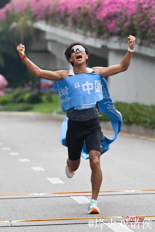 全运会首届跨境马拉松何杰摘金